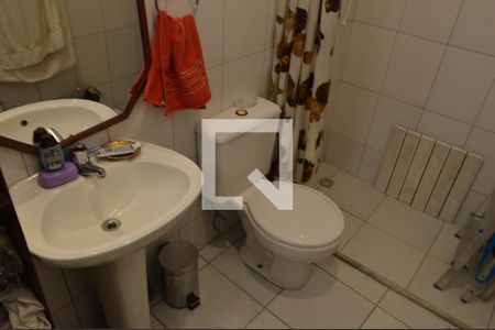 Casa à venda com 225m², 3 quartos e 3 vagasBanheiro de serviço