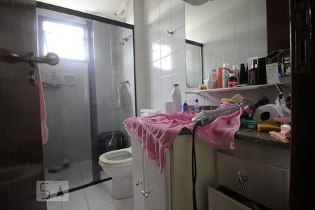 Apartamento à venda com 105m², 3 quartos e 2 vagasBanheiro da suíte