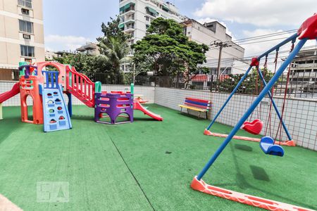 Apartamento à venda com 90m², 3 quartos e 1 vaga Apartamento à venda com 90m², 3 quartos e 1 vagaPlayground