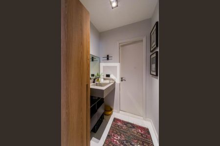 Apartamento à venda com 271m², 4 quartos e 4 vagas Apartamento à venda com 271m², 4 quartos e 4 vagasBanheiro Social