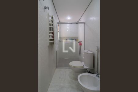 Apartamento à venda com 271m², 4 quartos e 4 vagas Apartamento à venda com 271m², 4 quartos e 4 vagasBanheiro Quarto 1