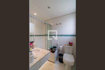 Apartamento à venda com 271m², 4 quartos e 4 vagas Apartamento à venda com 271m², 4 quartos e 4 vagasBanheiro Quarto 2