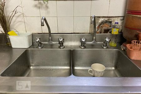 Casa para alugar com 550m², 6 quartos e 4 vagas Casa para alugar com 550m², 6 quartos e 4 vagasCozinha - Torneira