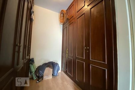 Casa para alugar com 550m², 6 quartos e 4 vagas Casa para alugar com 550m², 6 quartos e 4 vagasCloset da suíte 1