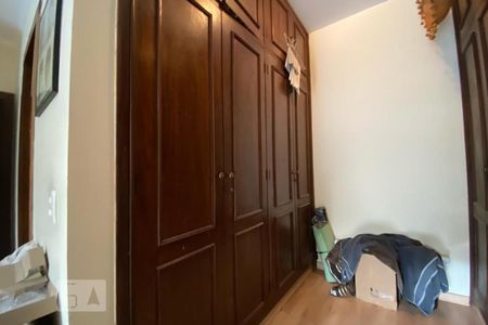 Casa para alugar com 550m², 6 quartos e 4 vagas Casa para alugar com 550m², 6 quartos e 4 vagasCloset da suíte 1
