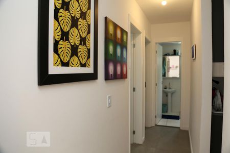 Corredor de apartamento à venda com 2 quartos, 47m² em Jardim Monte Alegre, Taboão da Serra