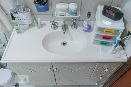 Casa à venda com 240m², 4 quartos e 3 vagasBanheiro 1