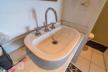 Apartamento à venda com 43m², 1 quarto e 2 vagasDetalhe do Banheiro