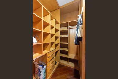 Casa à venda com 500m², 4 quartos e 5 vagasCloset