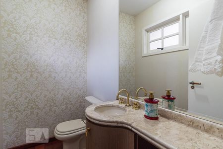 Casa à venda com 500m², 4 quartos e 5 vagasBanheiro 2