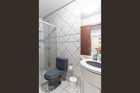 Casa à venda com 500m², 4 quartos e 5 vagasBanheiro de Serviço