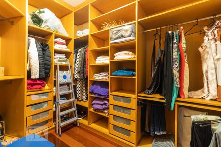 Casa à venda com 500m², 4 quartos e 5 vagasCloset do quarto 4