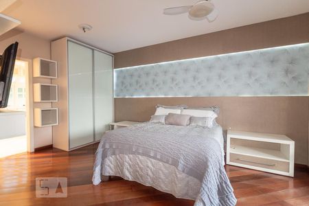 Casa à venda com 500m², 4 quartos e 5 vagasDormitório 4