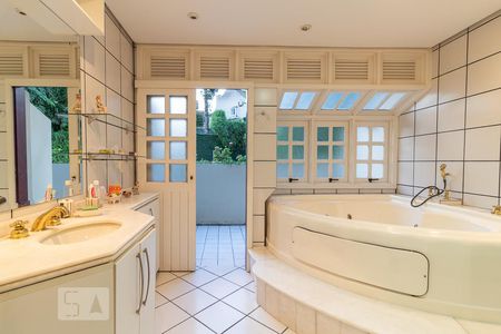 Casa à venda com 500m², 4 quartos e 5 vagasBanheiro