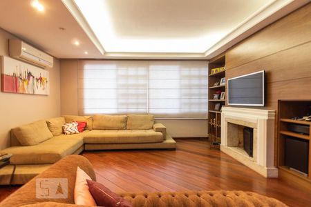 Casa à venda com 500m², 4 quartos e 5 vagasSala