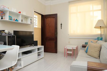 Apartamento à venda com 68m², 2 quartos e sem vagaSala