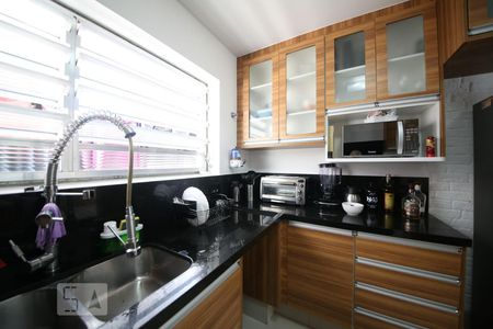 Casa à venda com 200m², 3 quartos e 2 vagasCozinha 