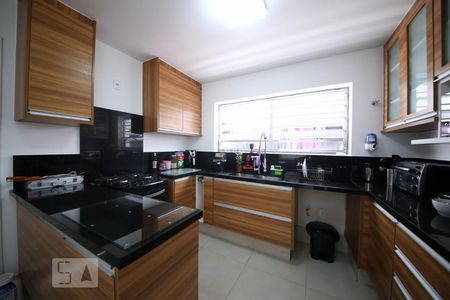 Casa à venda com 200m², 3 quartos e 2 vagasCozinha 