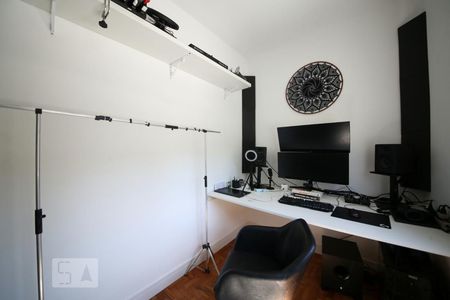 Casa à venda com 200m², 3 quartos e 2 vagasQuarto