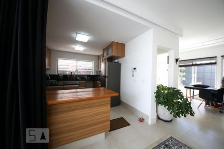 Casa à venda com 200m², 3 quartos e 2 vagasCozinha 