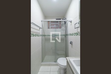 Banheiro de kitnet/studio para alugar com 1 quarto, 39m² em Rio Branco, Porto Alegre