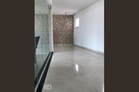Corredor de casa de condomínio à venda com 3 quartos, 200m² em Cascadura, Rio de Janeiro