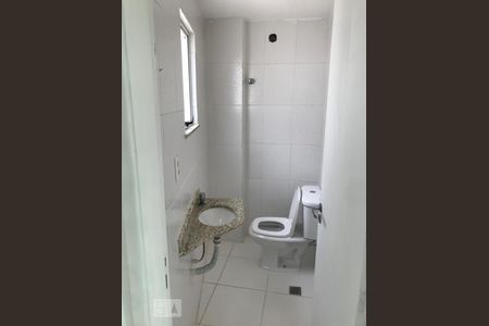Banheiro de casa de condomínio à venda com 3 quartos, 200m² em Cascadura, Rio de Janeiro