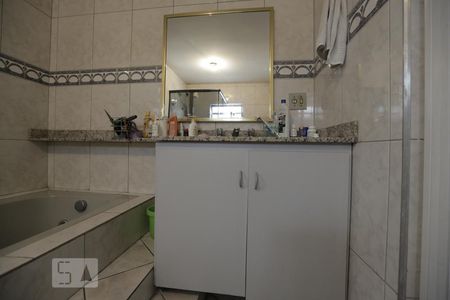 Banheiro da Suíte 1 de casa para alugar com 6 quartos, 412m² em Parque Peruche, São Paulo