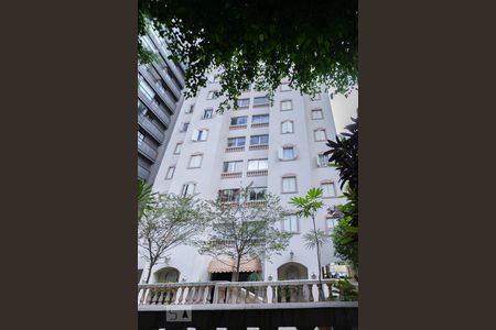 Apartamento para alugar com 70m², 2 quartos e 1 vagaFachada