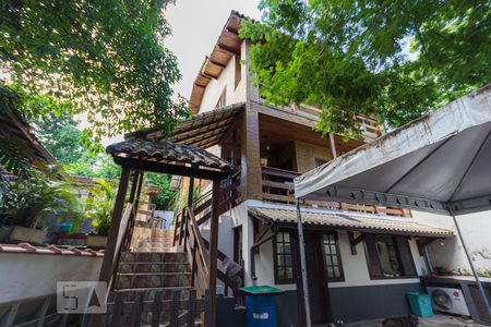 Casa de condomínio à venda com 250m², 5 quartos e 5 vagasFachada