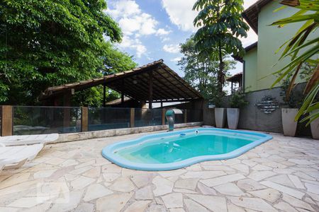 Casa de condomínio à venda com 250m², 5 quartos e 5 vagasPiscina (Área Externa)