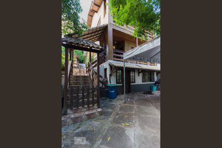 Casa de condomínio à venda com 250m², 5 quartos e 5 vagasFachada