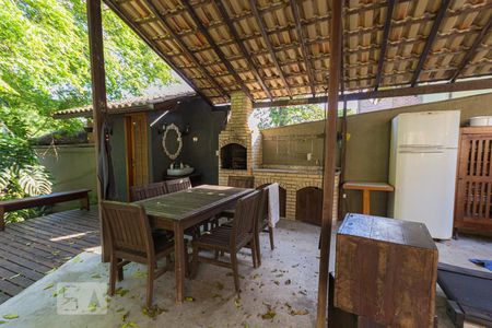 Casa de condomínio à venda com 250m², 5 quartos e 5 vagasChurrasqueira (Área Externa)