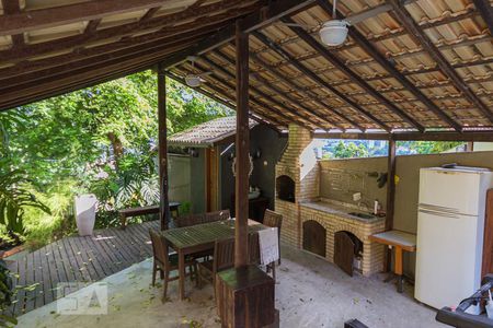 Casa de condomínio à venda com 250m², 5 quartos e 5 vagasChurrasqueira (Área Externa)