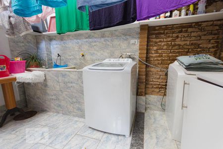 Casa de condomínio à venda com 250m², 5 quartos e 5 vagasLavanderia (Fundos)