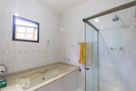 Casa de condomínio à venda com 250m², 5 quartos e 5 vagasBanheiro da Suíte (2º andar)