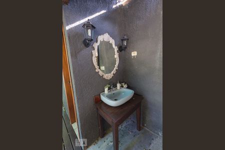 Casa de condomínio à venda com 250m², 5 quartos e 5 vagasLavabo (Área Externa)