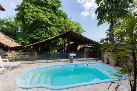 Casa de condomínio à venda com 250m², 5 quartos e 5 vagasPiscina (Área Externa)