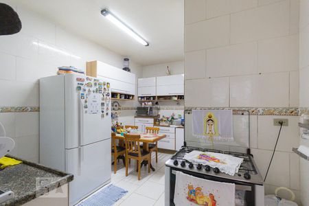 Casa de condomínio à venda com 250m², 5 quartos e 5 vagasCozinha (1º andar)