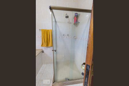 Casa de condomínio à venda com 250m², 5 quartos e 5 vagasBanheiro da Suíte (2º andar)