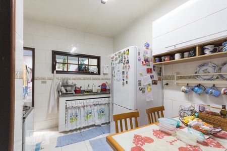 Casa de condomínio à venda com 250m², 5 quartos e 5 vagasCozinha (1º andar)