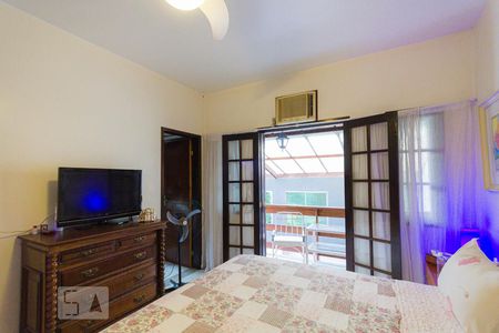 Casa de condomínio à venda com 250m², 5 quartos e 5 vagasSuíte (2º andar)