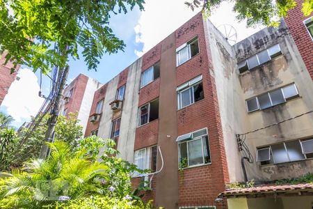 Fachada do bloco de apartamento para alugar com 2 quartos, 50m² em Taquara, Rio de Janeiro