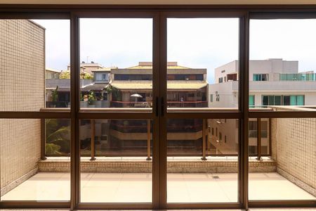 Apartamento à venda com 355m², 4 quartos e 4 vagas Apartamento à venda com 355m², 4 quartos e 4 vagasVaranda