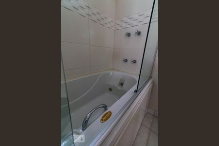 Apartamento à venda com 355m², 4 quartos e 4 vagas Apartamento à venda com 355m², 4 quartos e 4 vagasBanheiro da Suíte 4