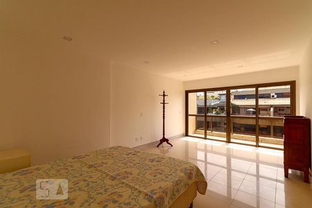 Apartamento à venda com 355m², 4 quartos e 4 vagas Apartamento à venda com 355m², 4 quartos e 4 vagasSuíte 2