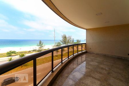 Apartamento à venda com 355m², 4 quartos e 4 vagas Apartamento à venda com 355m², 4 quartos e 4 vagasVaranda