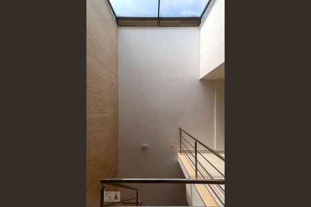 Apartamento à venda com 355m², 4 quartos e 4 vagas Apartamento à venda com 355m², 4 quartos e 4 vagasEscada