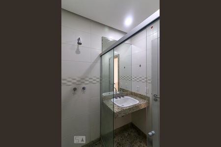 Apartamento à venda com 355m², 4 quartos e 4 vagas Apartamento à venda com 355m², 4 quartos e 4 vagasBanheiro da Suíte 1