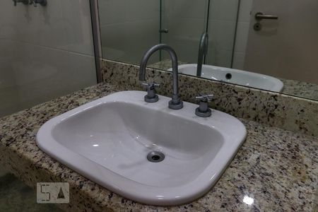 Apartamento à venda com 355m², 4 quartos e 4 vagas Apartamento à venda com 355m², 4 quartos e 4 vagasBanheiro da Suíte 1
